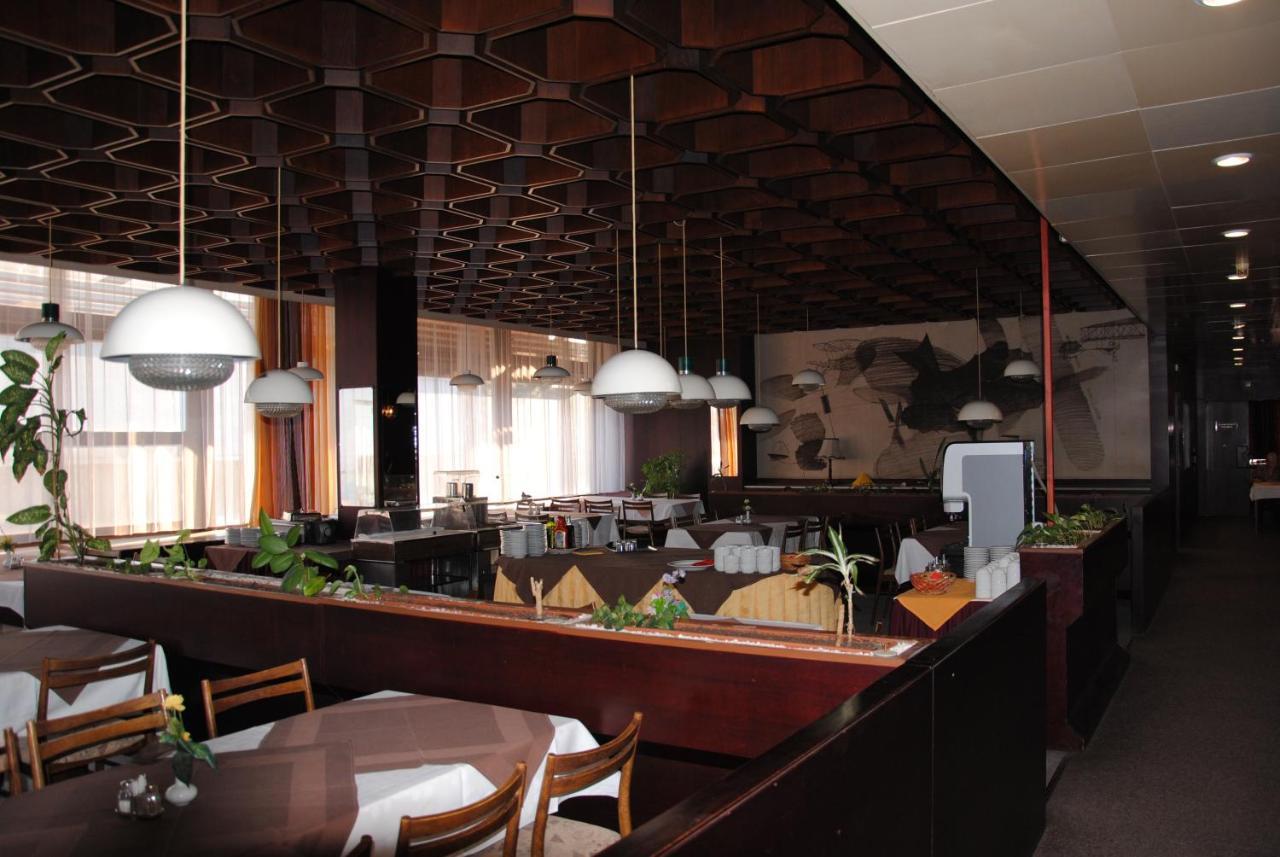 Hotel Labe Pardubice Ngoại thất bức ảnh