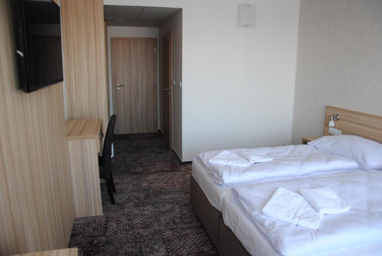 Hotel Labe Pardubice Ngoại thất bức ảnh