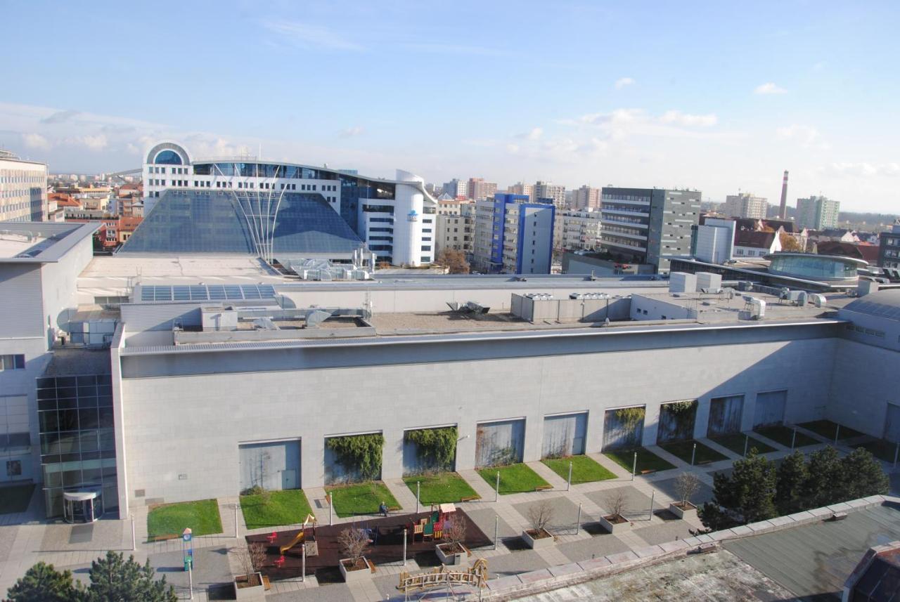 Hotel Labe Pardubice Ngoại thất bức ảnh