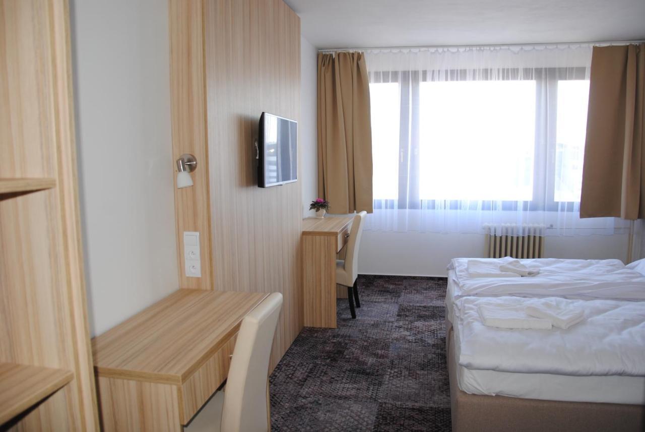 Hotel Labe Pardubice Ngoại thất bức ảnh
