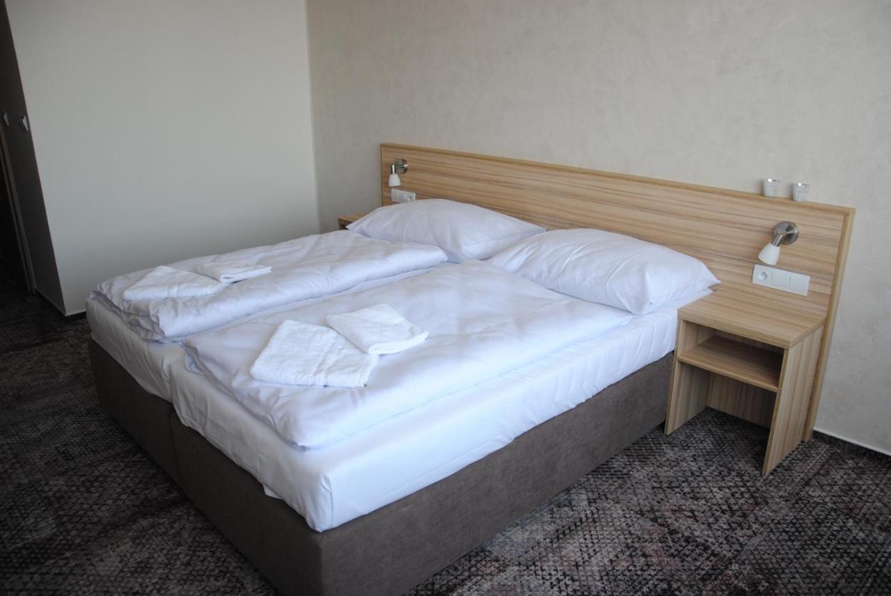 Hotel Labe Pardubice Ngoại thất bức ảnh