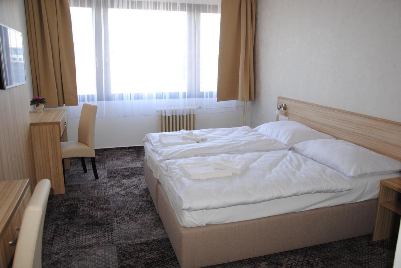 Hotel Labe Pardubice Ngoại thất bức ảnh